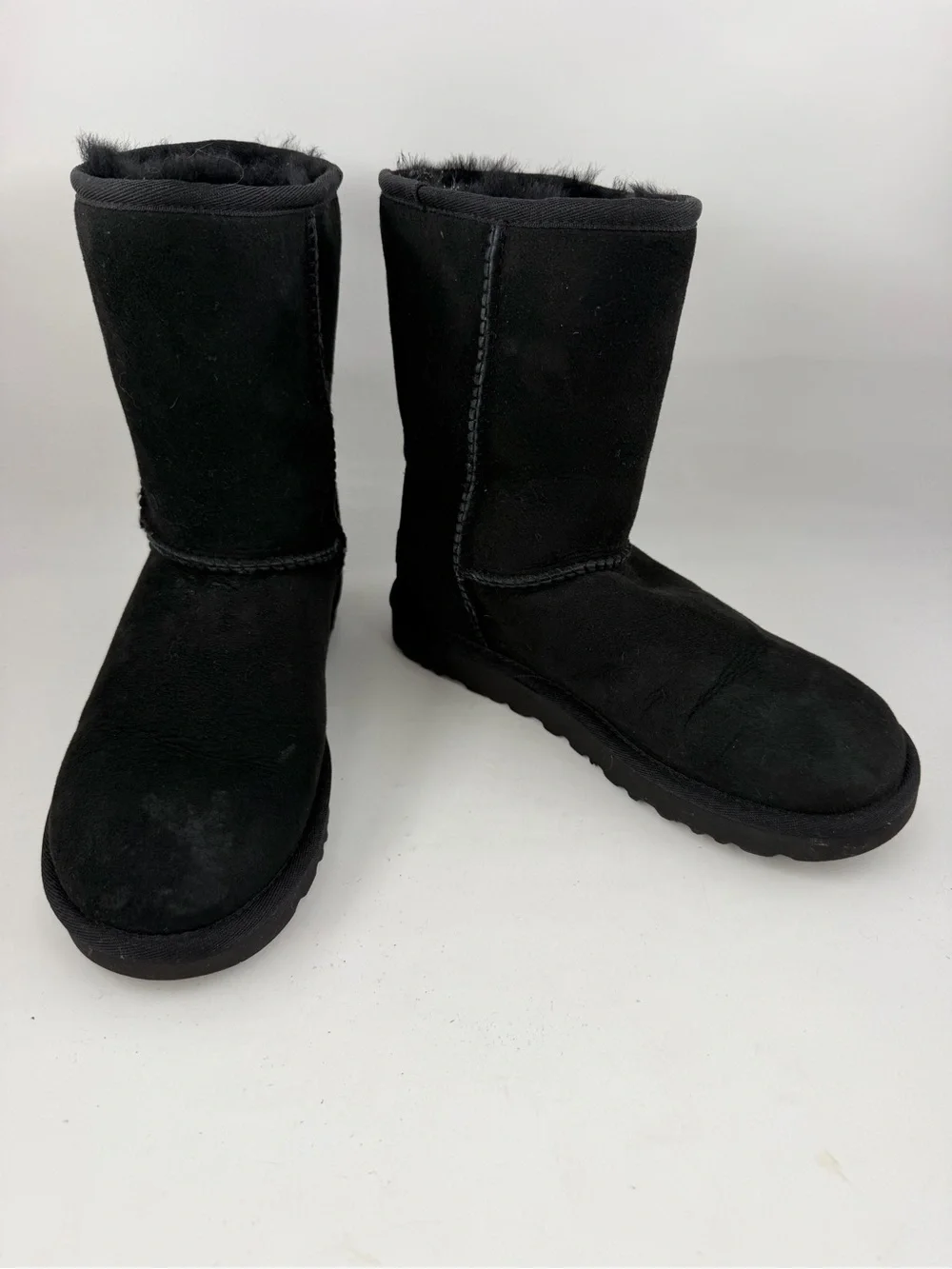 Ugg Women’s Classic Short II -SZ 6- Black Sheepskin Winter Comfort Boots